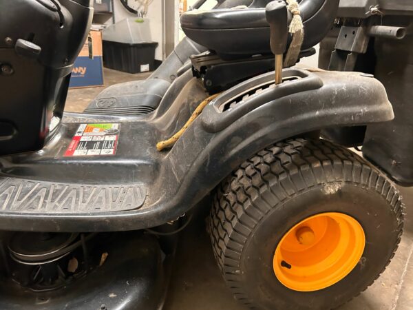 Poulan Pro 42" Riding Lawn Tractor Mower PP175G42 With Grass Catcher Runs Great! - Image 7
