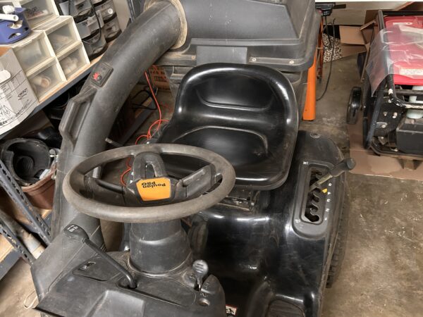 Poulan Pro 42" Riding Lawn Tractor Mower PP175G42 With Grass Catcher Runs Great! - Image 8