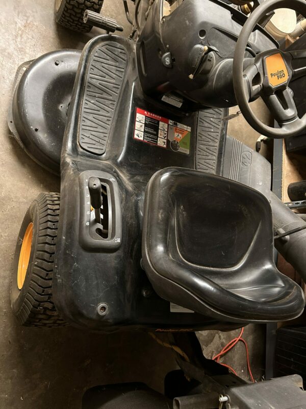 Poulan Pro 42" Riding Lawn Tractor Mower PP175G42 With Grass Catcher Runs Great! - Image 14