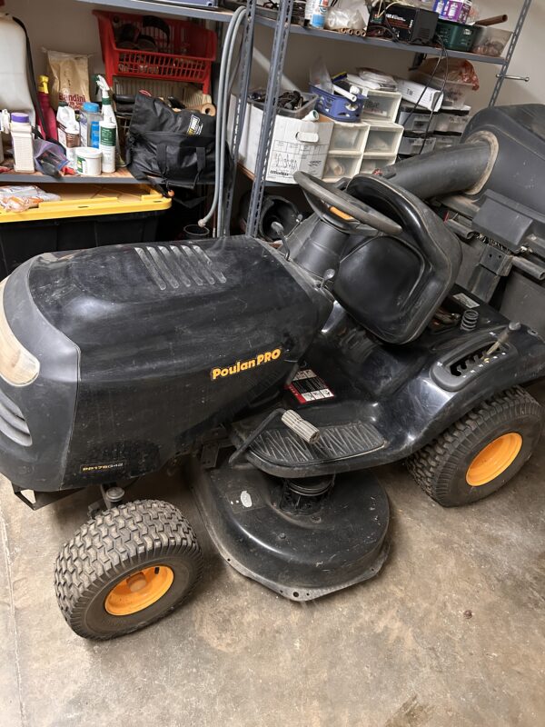 Poulan Pro 42" Riding Lawn Tractor Mower PP175G42 With Grass Catcher Runs Great!