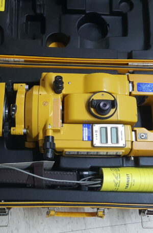 Topcon ET-1 Surveying Total Station w/ Case - BATTERY CHARGED & WORKING
