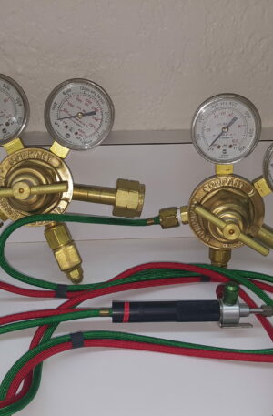 Victor Regulators SR 252c 350 Hydrogen & SR 250c 540 Oxygen & Little Torch w/Stand