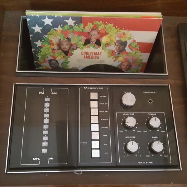 Vintage Magnavox Gothic Revival Console Stereo Record Player AM/FM Radio 8 Track - Image 10