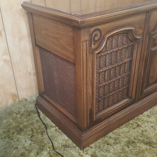 Vintage Magnavox Gothic Revival Console Stereo Record Player AM/FM Radio 8 Track - Image 13