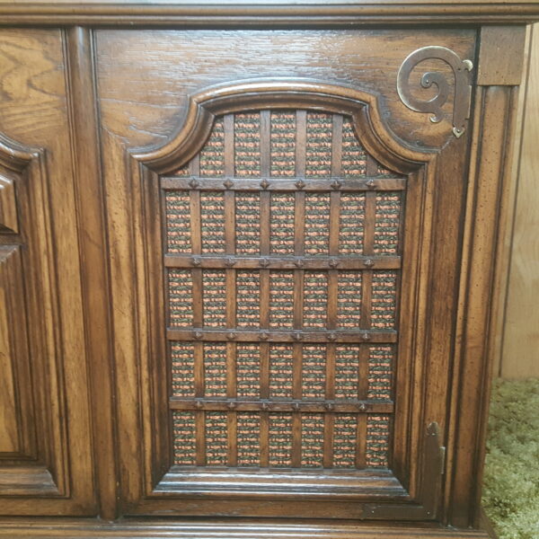 Vintage Magnavox Gothic Revival Console Stereo Record Player AM/FM Radio 8 Track - Image 16