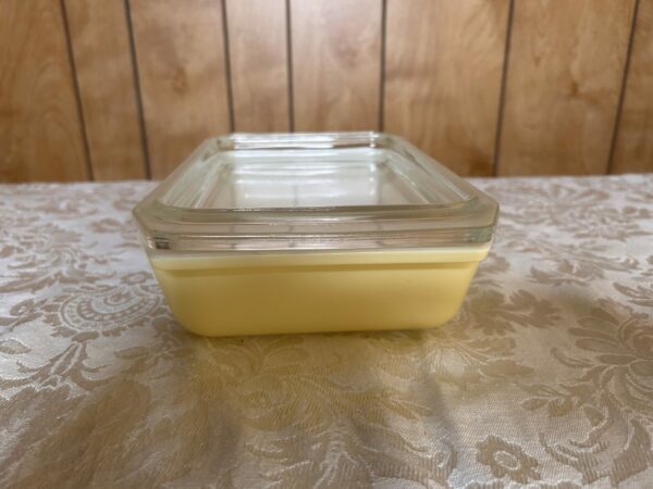 Harvest Charm | Vintage Pyrex Yellow Casserole with Black Amish Butterprint – Brass Cradle Included - Image 5