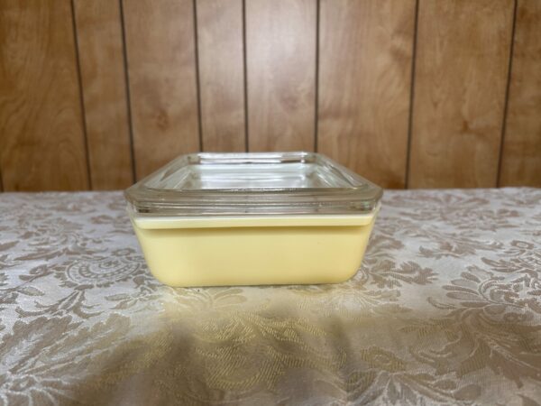 Harvest Charm | Vintage Pyrex Yellow Casserole with Black Amish Butterprint – Brass Cradle Included - Image 6