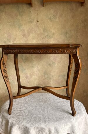 Vintage French-Style Carved Accent Table – Walnut Finish, Cabriole Legs