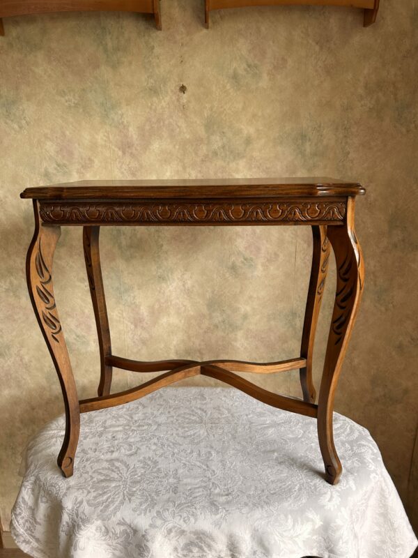 Vintage French-Style Carved Accent Table – Walnut Finish, Cabriole Legs