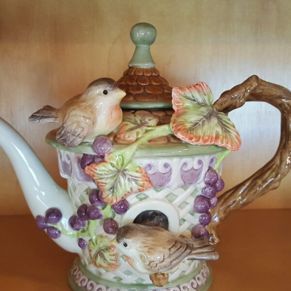 Fitz and Floyd Essentials Château Garden Birdhouse Teapot w/Robins & Grapevines - Image 2