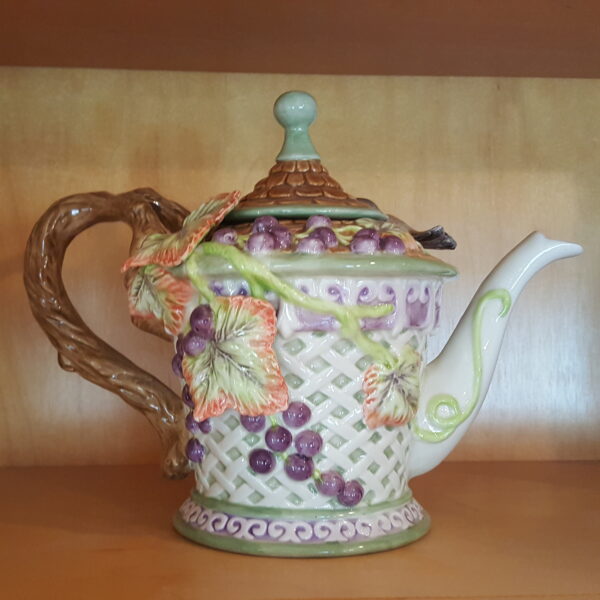 Fitz and Floyd Essentials Château Garden Birdhouse Teapot w/Robins & Grapevines - Image 4