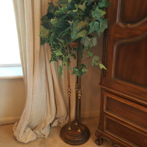 Golden Trio – Brass & Walnut Pedestal Stand for Cascading Greenery