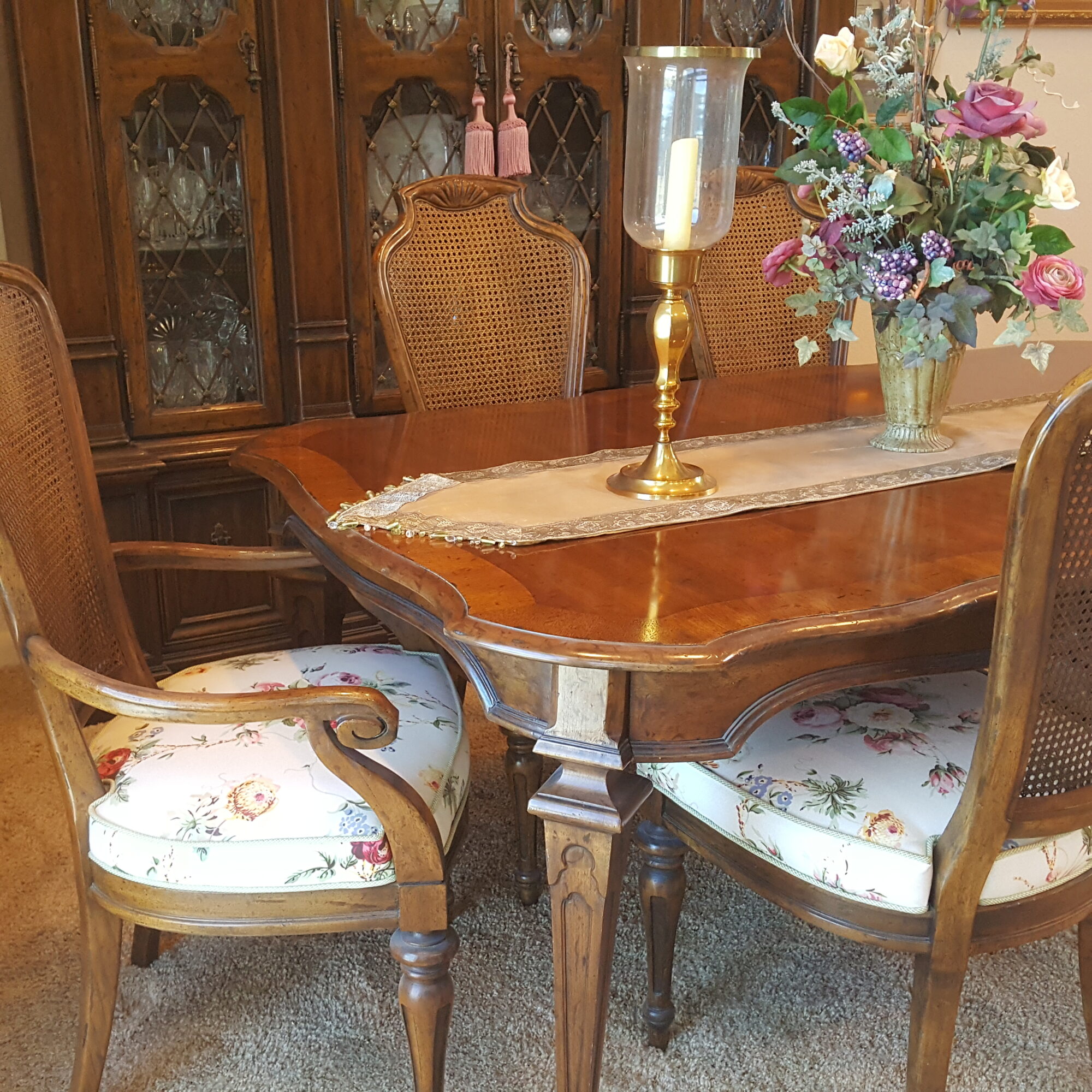 Gorgeous Drexel Heritage Dining Table, 6 Cane-Back Chairs and 2
