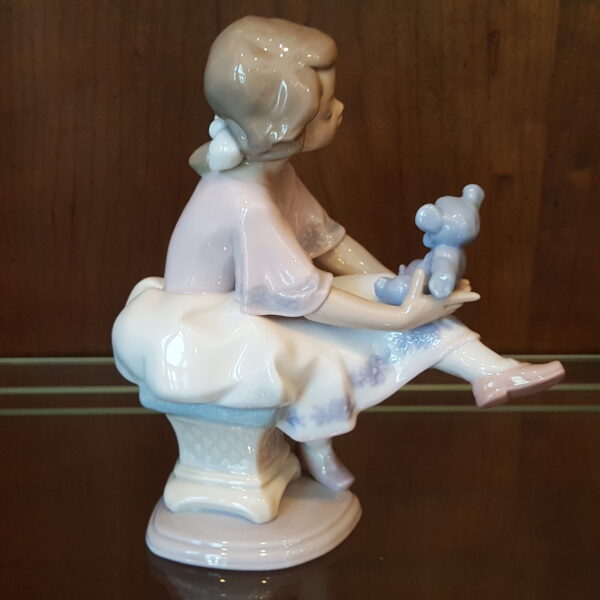 Lladro “Best Friend” – Girl with Blue Teddy Bear #7620 (Collectors Society 1993) - Image 4