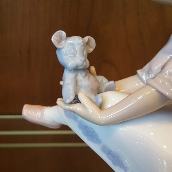 Lladro “Best Friend” – Girl with Blue Teddy Bear #7620 (Collectors Society 1993) - Image 3
