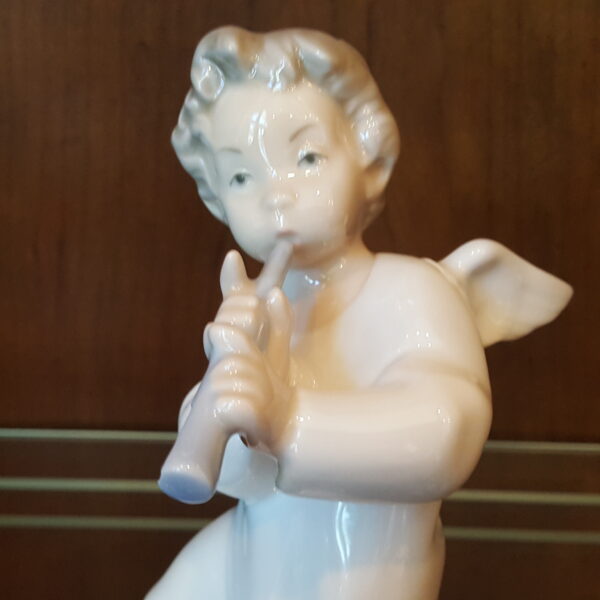 Lladro Angel with Flute #4540 – 6.25″ Porcelain Cherub Figurine (Retired) - Image 3