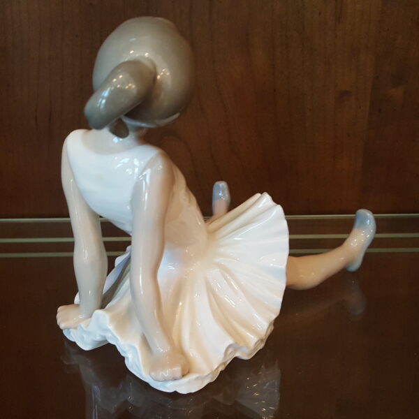 NAO by Lladró Ballerina Figurine – Vintage 1960s Porcelain Dancer, Made in Spain - Image 5