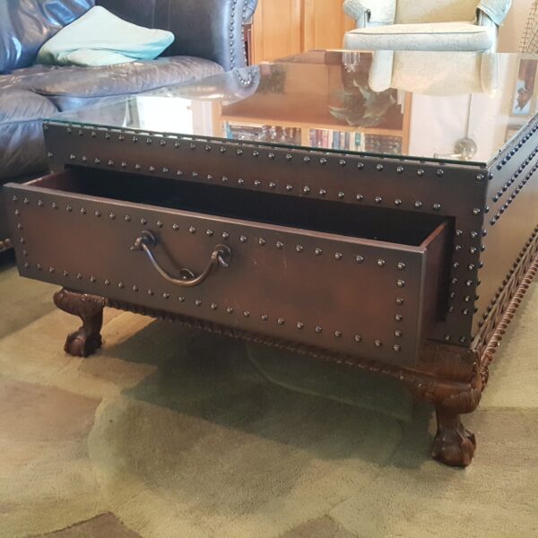 Ralph Lauren Trunk Table – Glass-Topped Treasure Chest with Studded Leather & Hand-Carved Claw Feet - Image 7