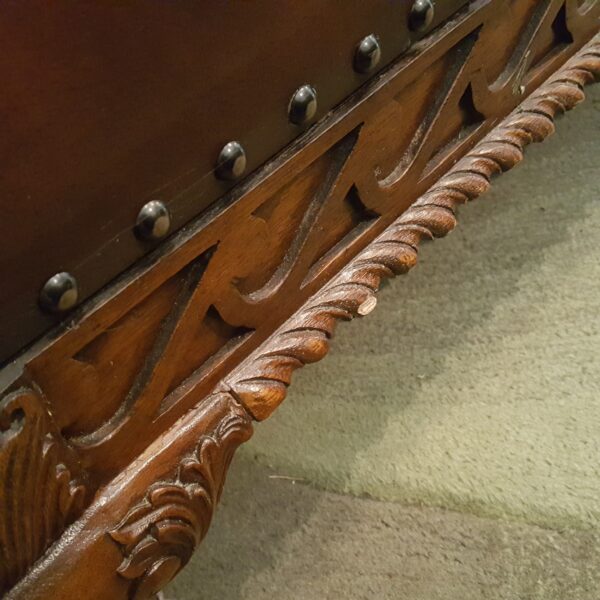 Ralph Lauren Trunk Table – Glass-Topped Treasure Chest with Studded Leather & Hand-Carved Claw Feet - Image 9