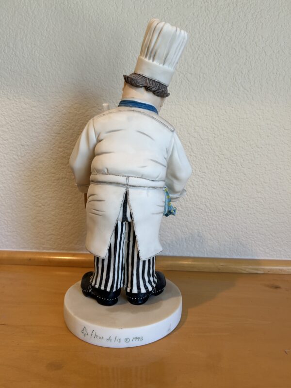 Pastry, Anyone? Fleur de Lis 1998 Chef Figurine with Chalkboard 15" Mud Pie - Image 8