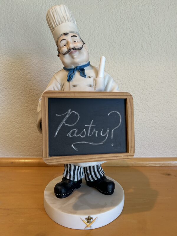 Pastry, Anyone? Fleur de Lis 1998 Chef Figurine with Chalkboard 15" Mud Pie - Image 2